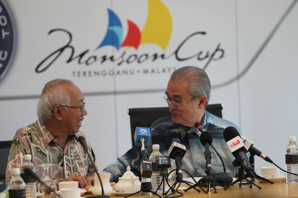 Tan Sri Sabbaruddin Chik, Chairman of TBest Events shares a light moment with Tun Abdullah Haji ahamd Badawi at the press conference - WMRT Monsoon Cup 2012 © Monsoon Cup Media . http://www.monsooncup.com.my